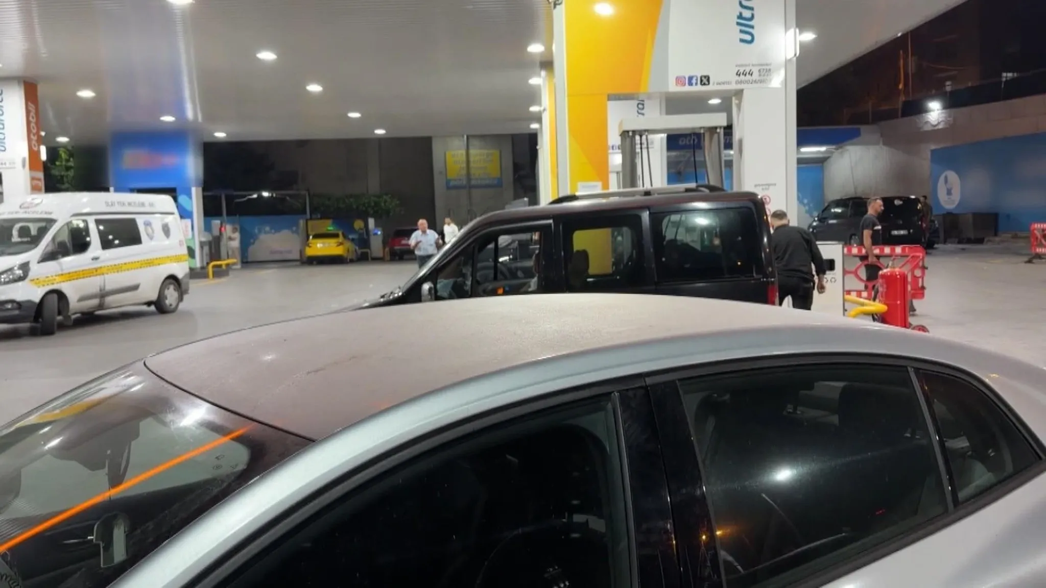 Eyüpsultan akaryakıt istasyonunda silahlı saldırı: 3 yaralı