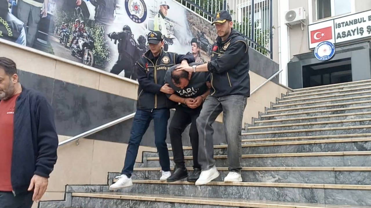 Eyüpsultan Camii'nde silahlı kavga: Namaz kılana 4 el ateş