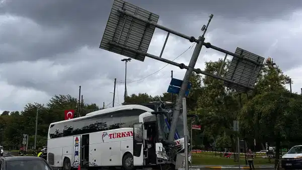 Eyüpsultan'da otobüs kazası: 2'si ağır 30 yaralı
