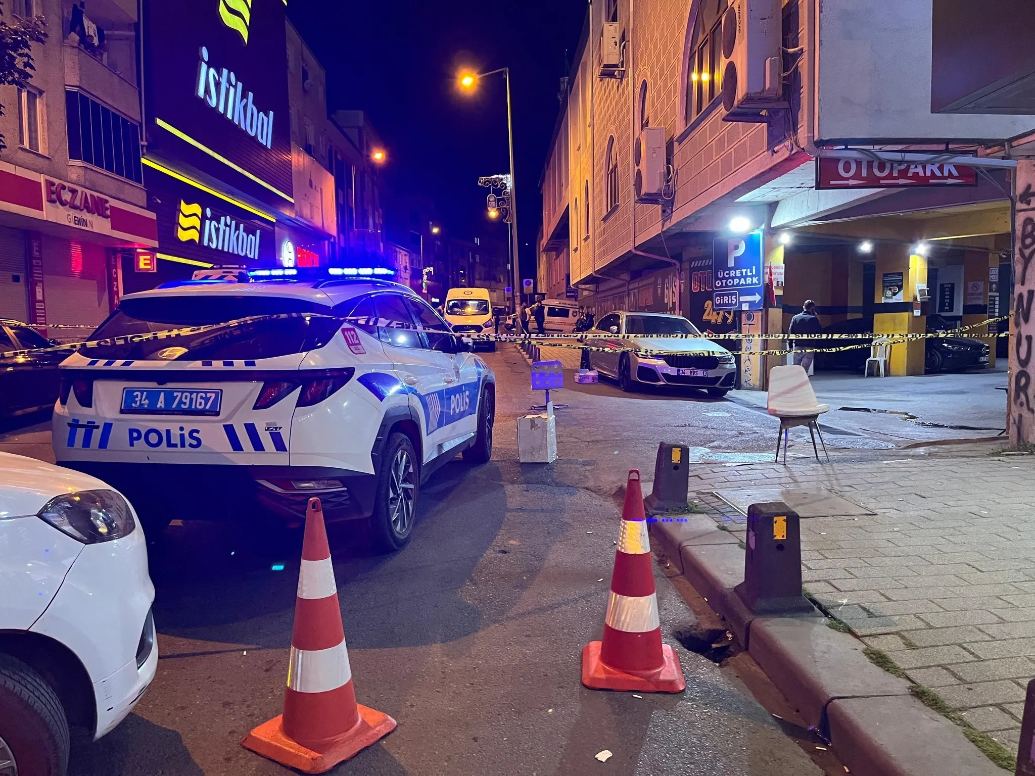 Eyüpsultan'da silahlı saldırı: Motosikletli şüpheliler otoparka ateş açtı, 1 yaralı