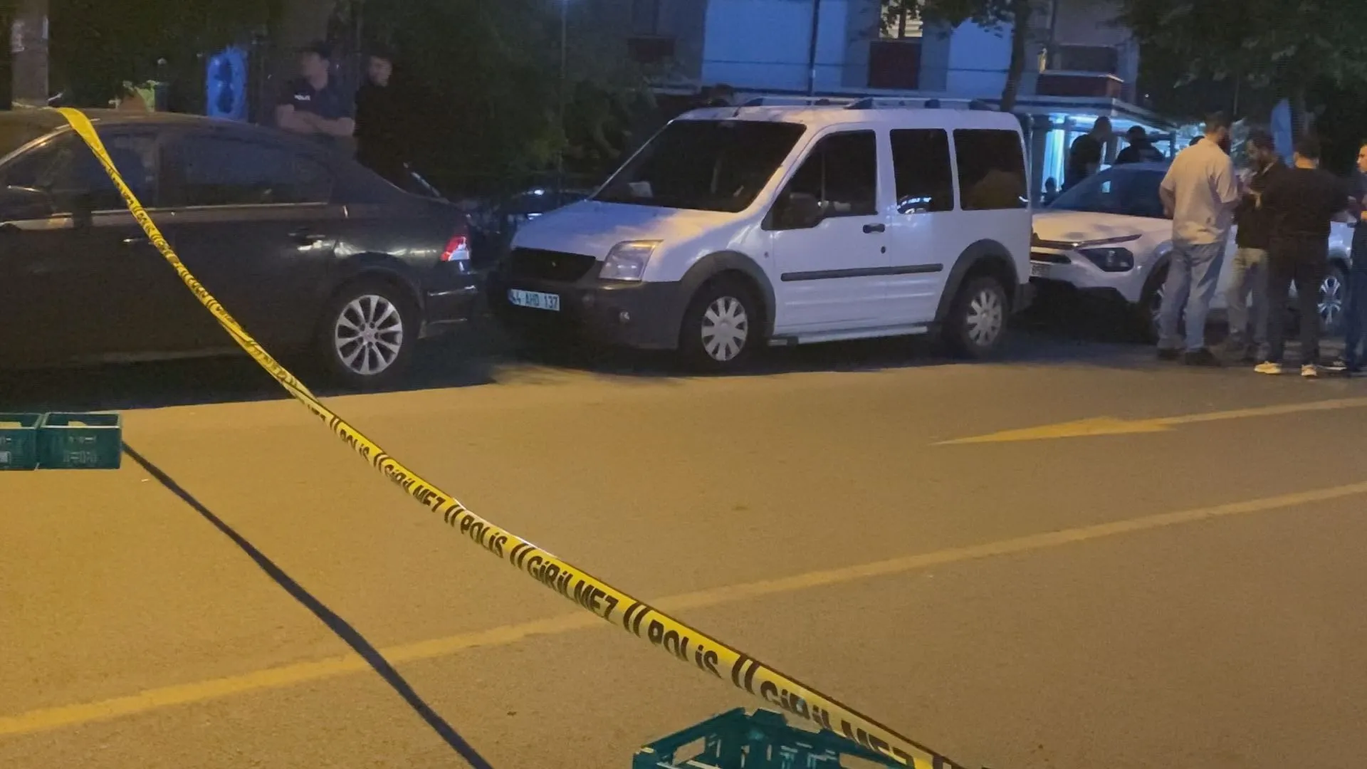 Eyüpsultan’da silahlı saldırı: Parkta oturan 5 kişi yaralandı