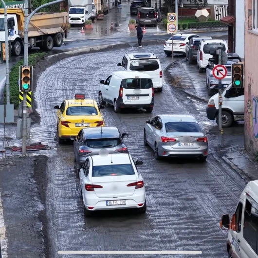 Eyüpsultan'da İSKİ Çalışmaları Çileye Dönüştü: Yollar Köstebek Yuvası