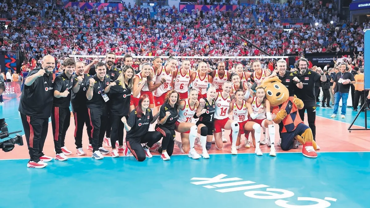 Eze eze finaldeyiz! A Milli Kadın Voleybol Takımı yarı finalde rakibini 3-0 yendi