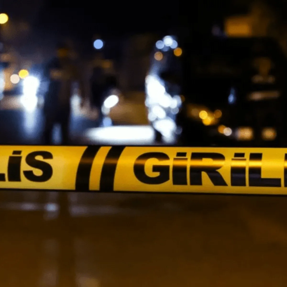 Fabrikada otomobil işçilerin arasına daldı: 1'i ağır 3 yaralı