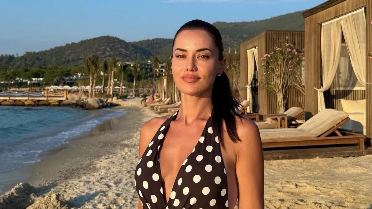 Fahriye Evcen'den Set Öncesi Oğlu Karan'la Duygu Dolu Akşam Yemeği