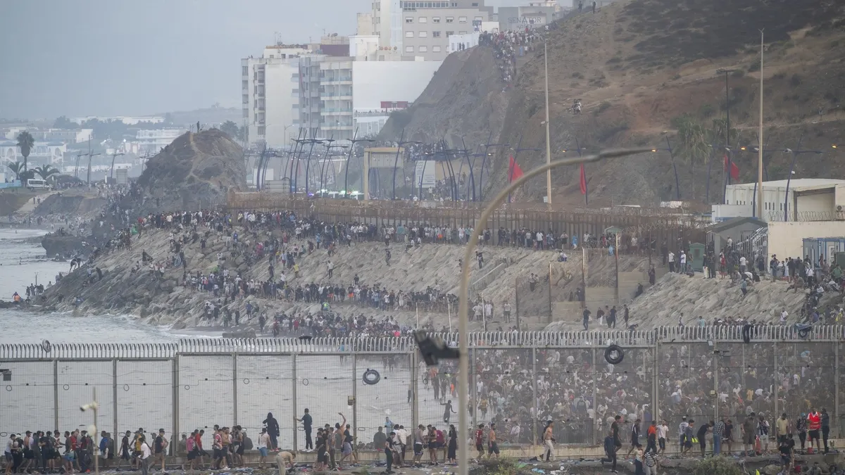 Fas'tan Ceuta'ya Göçmen Akını: 800'den Fazla Kişi Engellendi