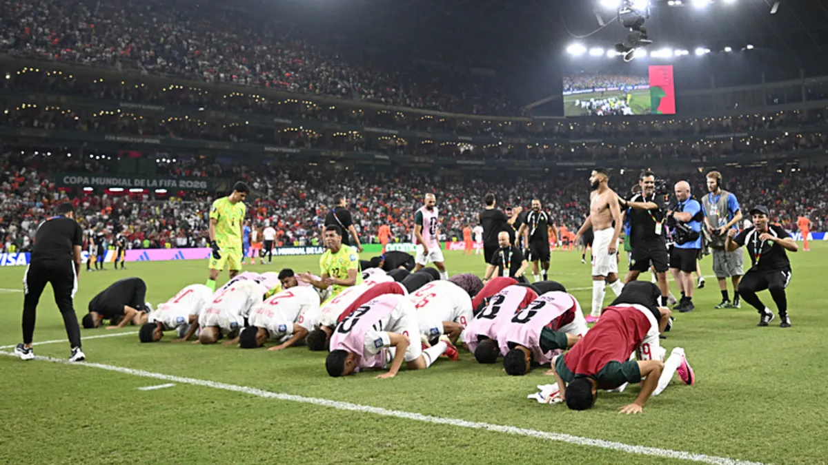 Faslı futbolcuların secdeli tur sevinci