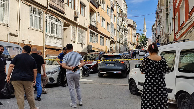 Fatih'te aile faciası: Eş ve kızını vurup intihar etti
