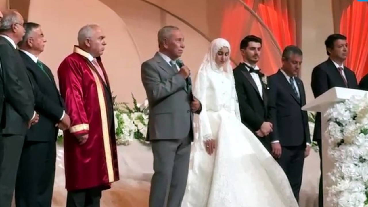Fatih Belediye Başkanı'ndan Bülent Arınç'a Nikah Tepkisi