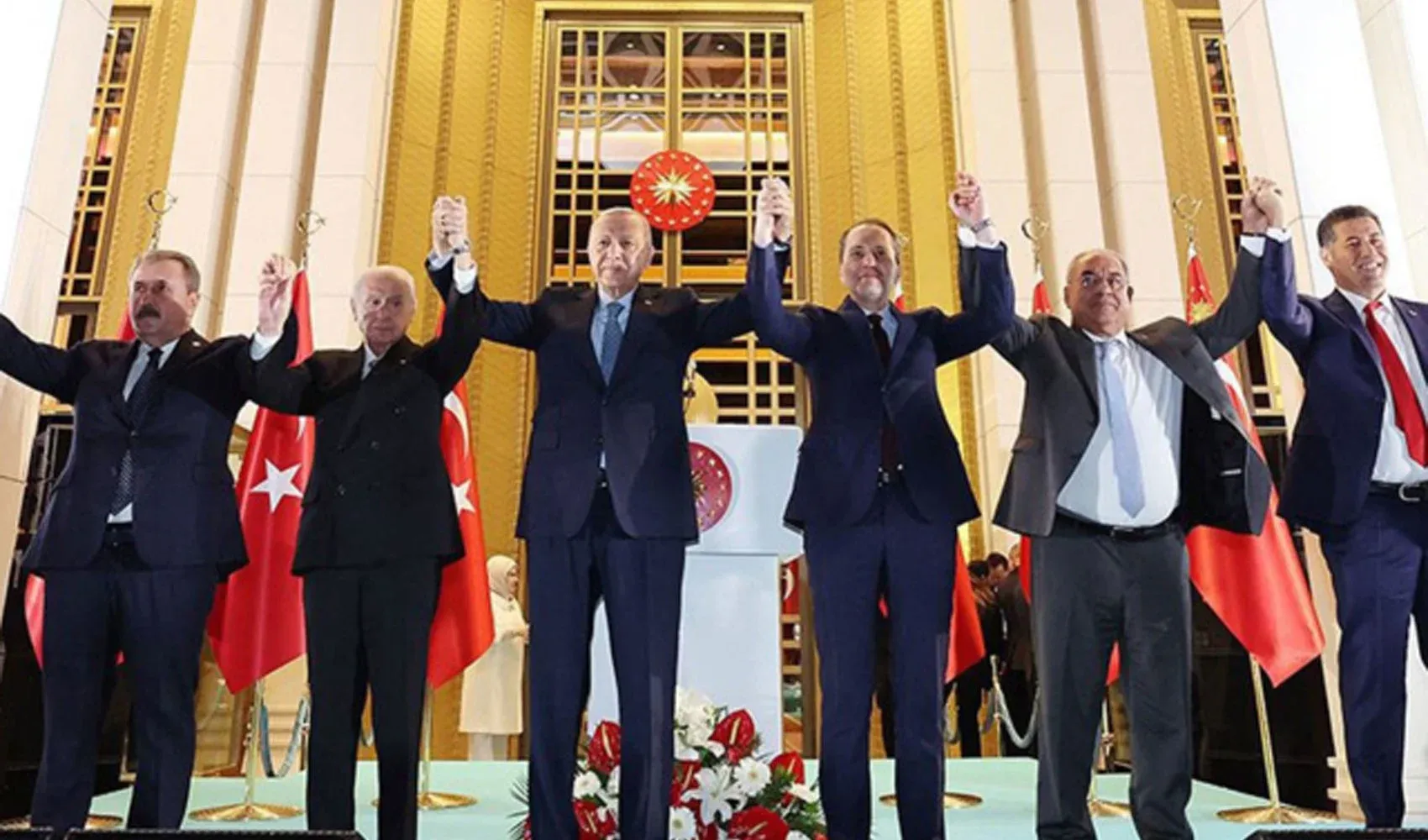 Fatih Erbakan 2028 adaylığını açıkladı: 'Erdoğan'ı destekledik, şimdi kendi yolumuz
