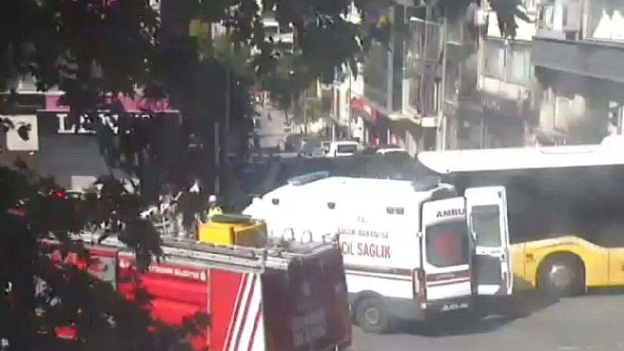 Fatih'te İETT Otobüsü Ambulansla Çarpıştı: 5 Yaralı