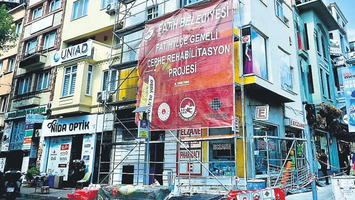 Fatih'in Tarihi Caddelerinde Cephe Yenileme Seferberliği