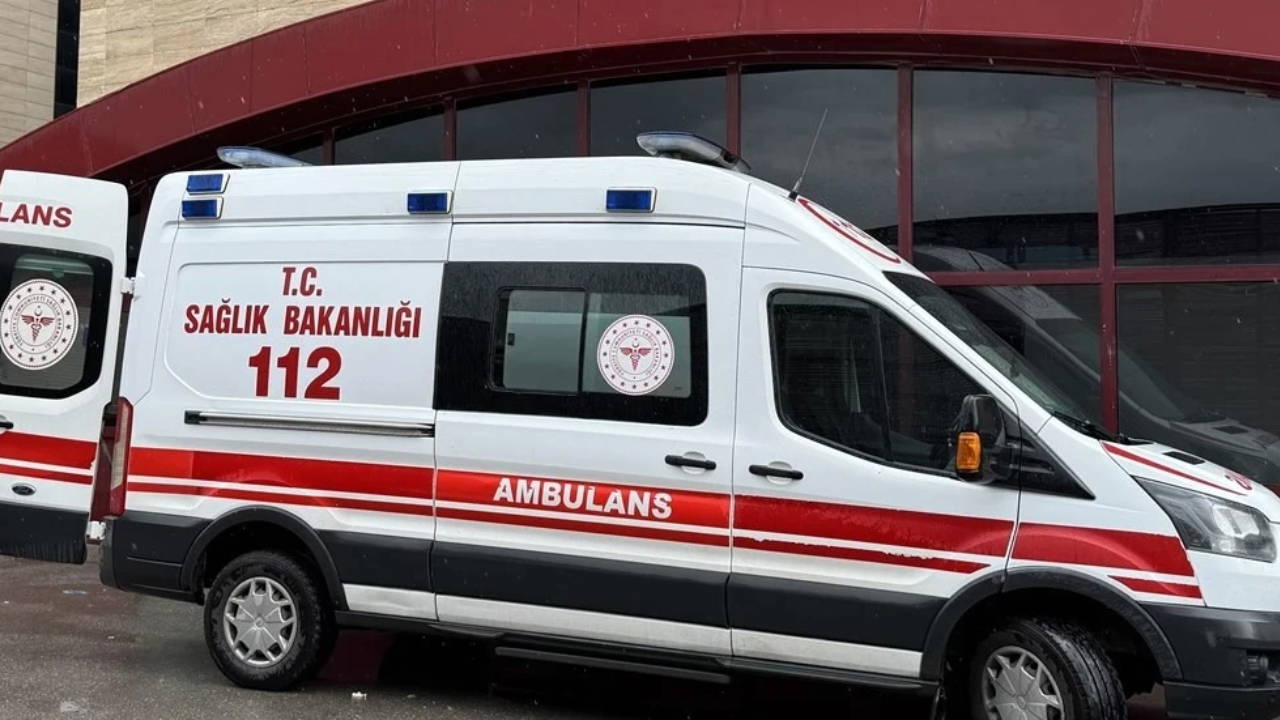 Fatih'te İnşaattan Düşen İşçi Ağır Yaralandı