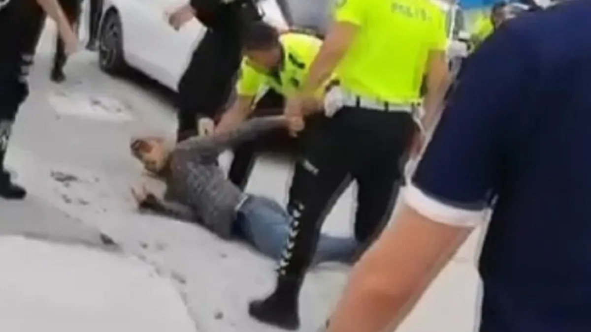 Fatih'te Polise Bıçaklı Saldırı: Saldırgan Polis Ateşiyle Etkisiz Hale Getirildi