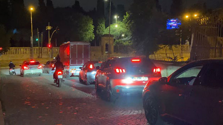 Fatih'te Surlarda Erkek Cesedi Bulundu: İsa Çam Hayatını Kaybetti