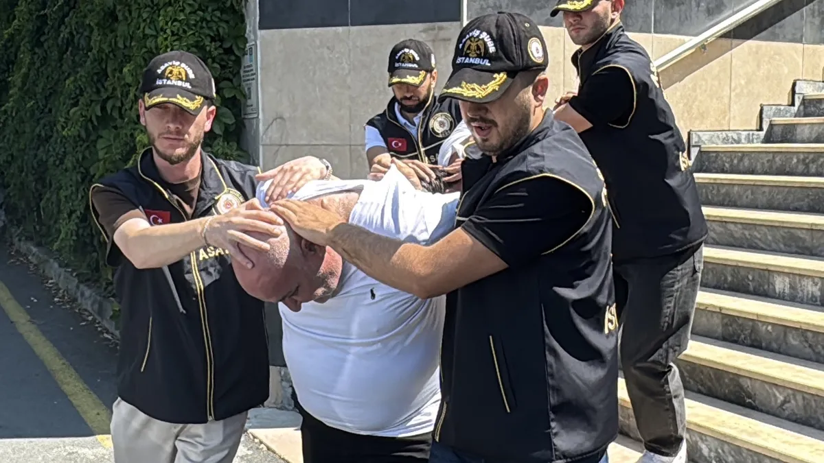 Fatih'te düzenekle 4 kilo altın çalan şüpheliler yakalandı
