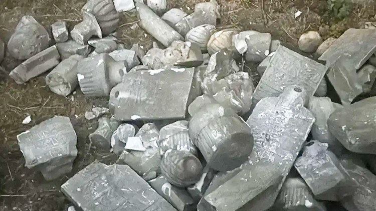 Fatih'te Tarihi Mezarlığa Vandalizm: 7 Mezar Taşı Kırıldı