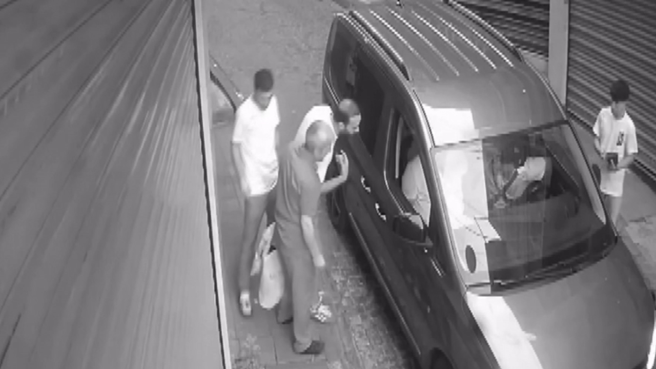 Fatih'te 'Üzerime Sürdün' Tartışması Kanlı Bitti: 1 Yaralı