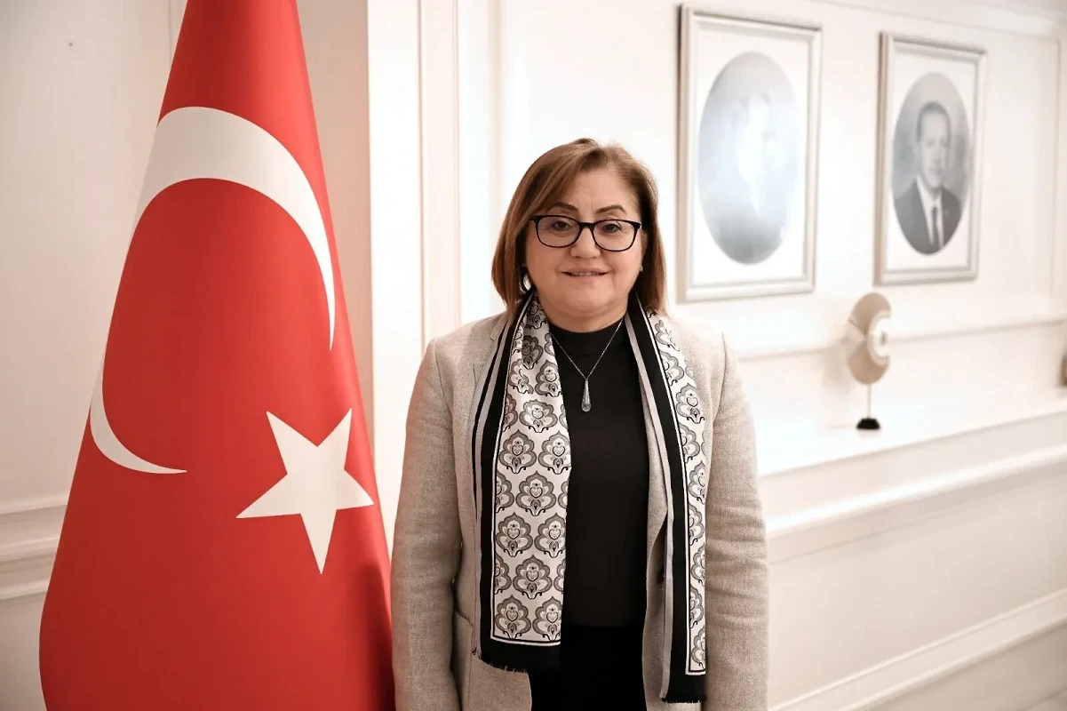 Fatma Şahin, bir aylık maaşını Venezuela yardım kampanyasına bağışladı