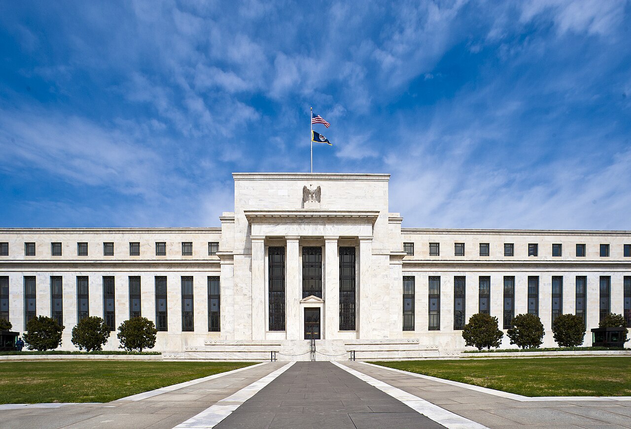 Fed 2028 Büyüme Tahminini Yükseltti, Enflasyon Görünümü Değişmedi