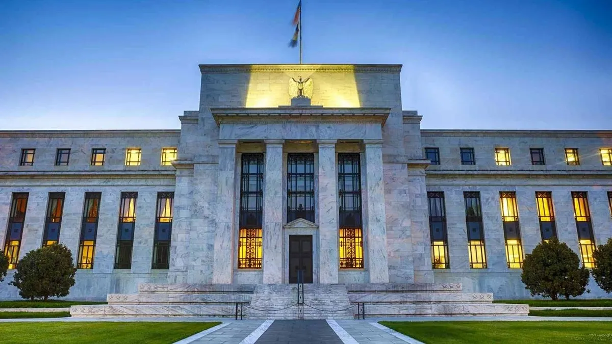 Fed 3 Yıl Sonra Faiz Artırdı, Trump'ın Adayı Warsh'tan Şok Çağrı
