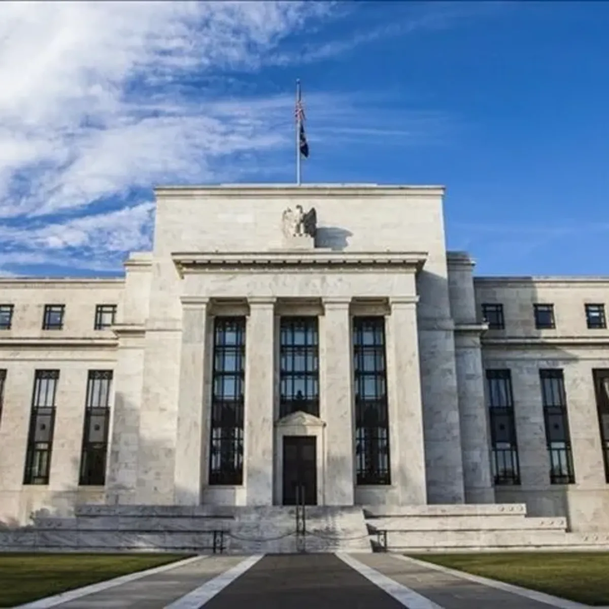 Fed Faiz Kararı Açıklanıyor: Küresel Piyasalar Nefesini Tuttu