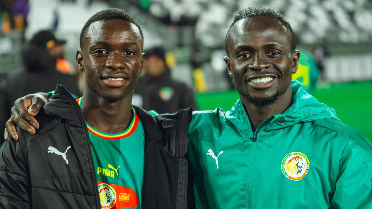 Fenerbahçe'nin 18'lik hedefi Diouf İstanbul'da