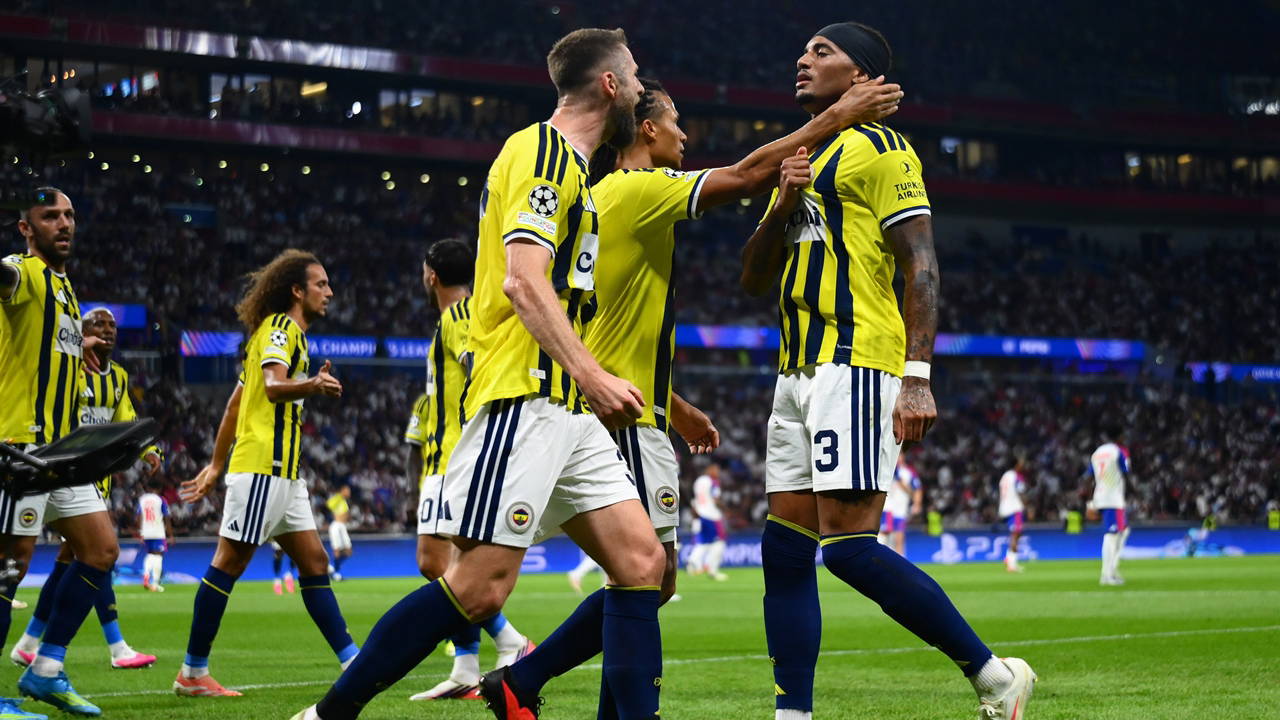 Fenerbahçe 18 Yıl Sonra UEFA Şampiyonlar Ligi'nde: Lyon Deplasmanından Zaferle Döndü