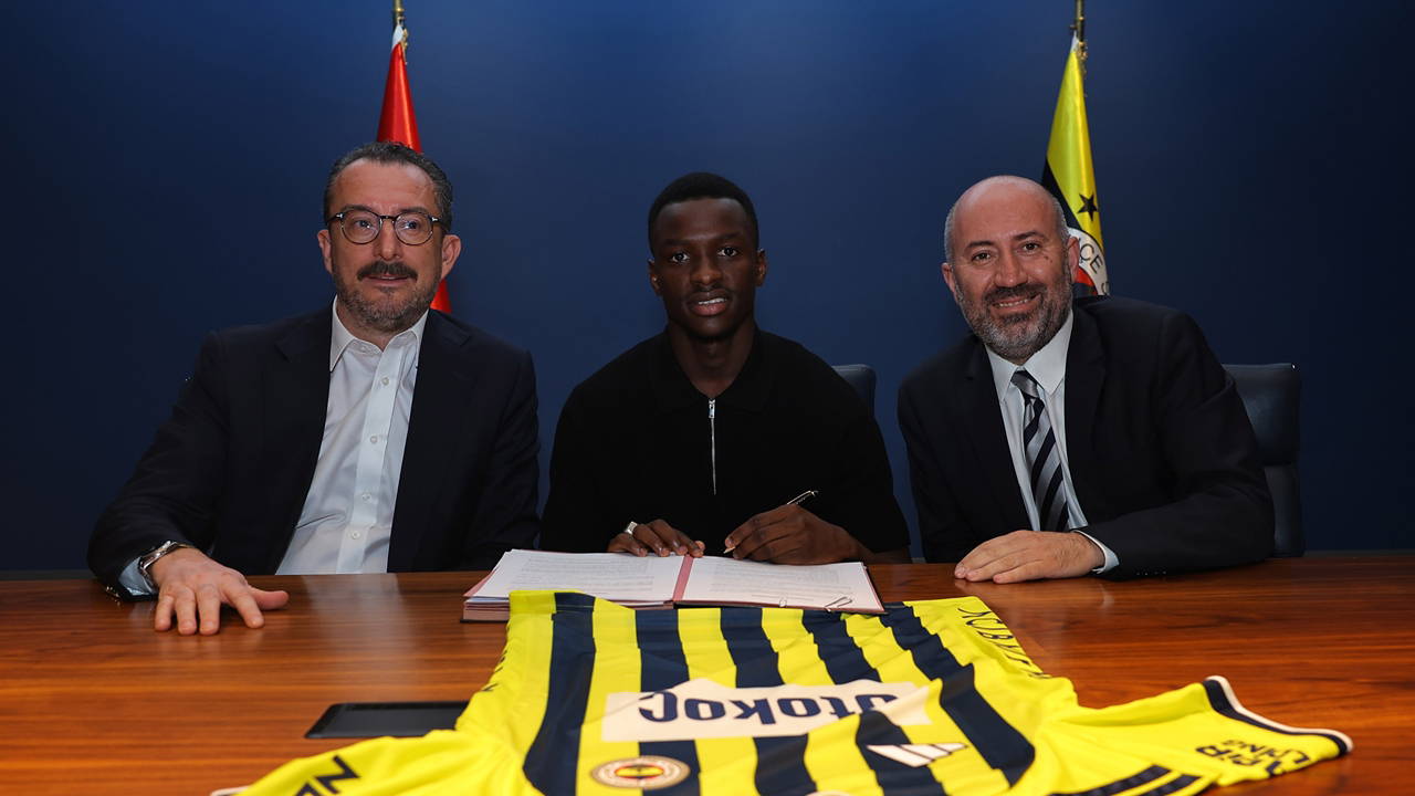 Fenerbahçe, genç yıldız Amara Diouf'u kadrosuna kattı
