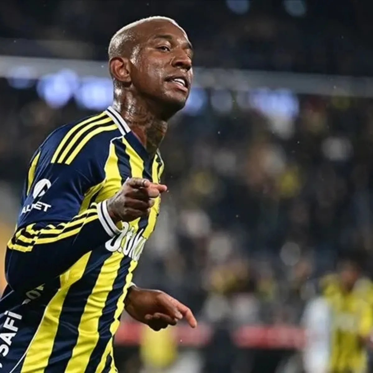 Fenerbahçe Anderson Talisca ile Yollarını Ayırdı