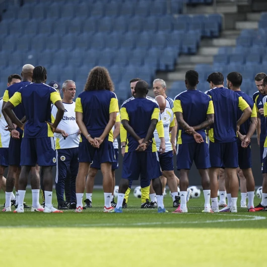 Fenerbahçe'de Barcelona Şoku: Yıldız İçin Transfer Görüşmeleri Başladı