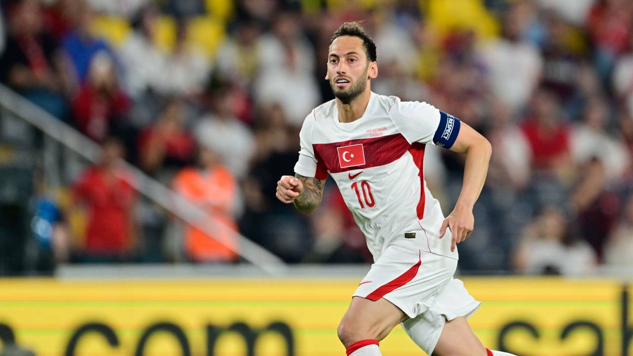 Fenerbahçe başkan adayı Hakan Safi, Hakan Çalhanoğlu için sinyali verdi