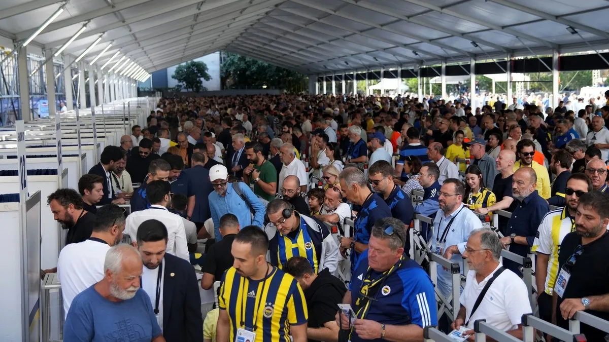 Fenerbahçe'de başkanlık yarışı: Yıldırım ile Safi karşı karşıya