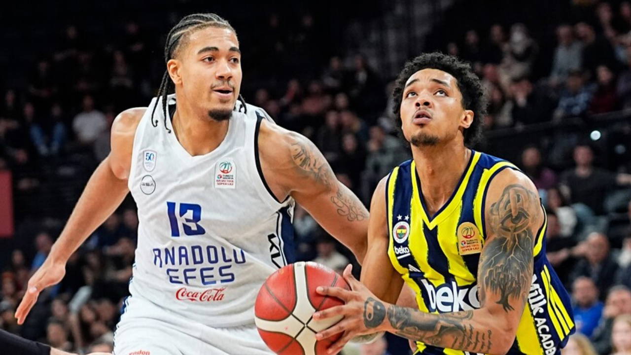 Fenerbahçe Beko - Anadolu Efes derbisi saat 20.00'de başlıyor