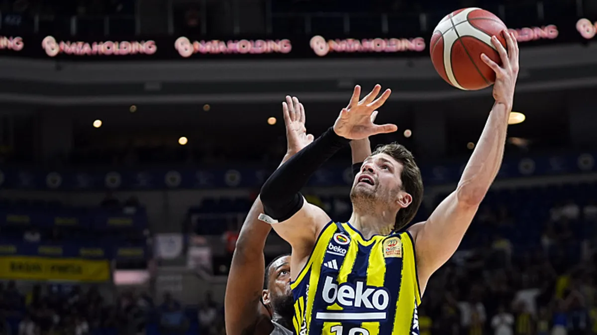 Fenerbahçe Beko, Efes'i son saniyede 60-59 yendi: Seride 1-0 önde