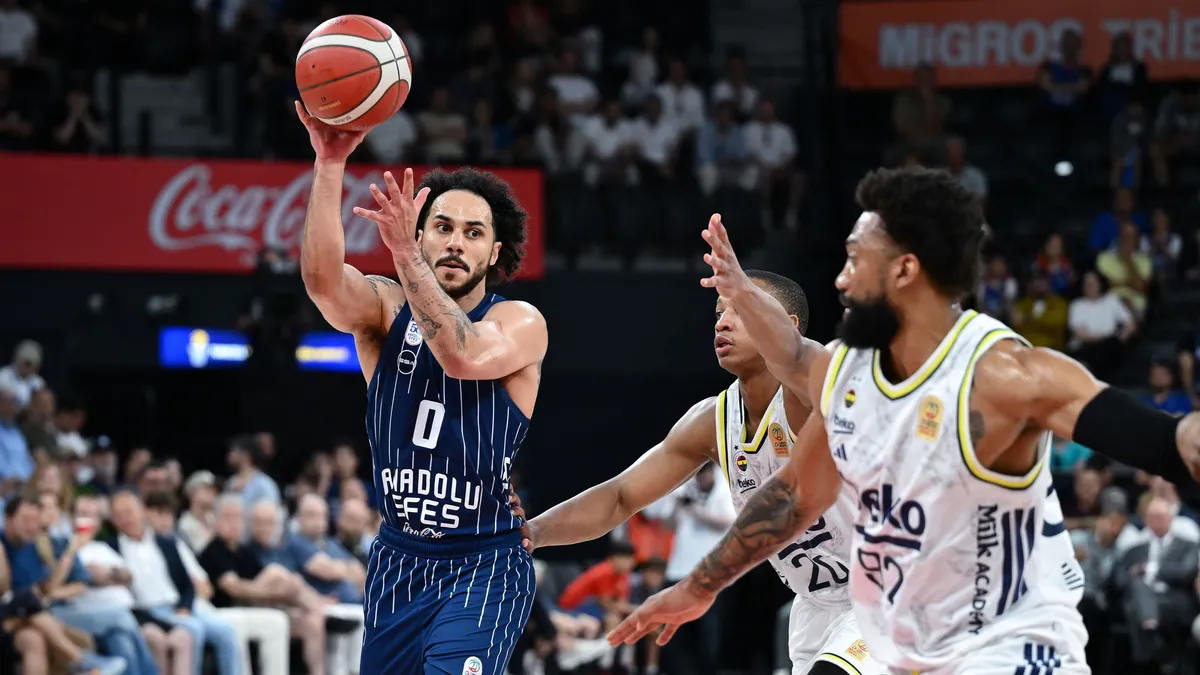 Fenerbahçe Beko finalde: Anadolu Efes’i deplasmanda devirdi