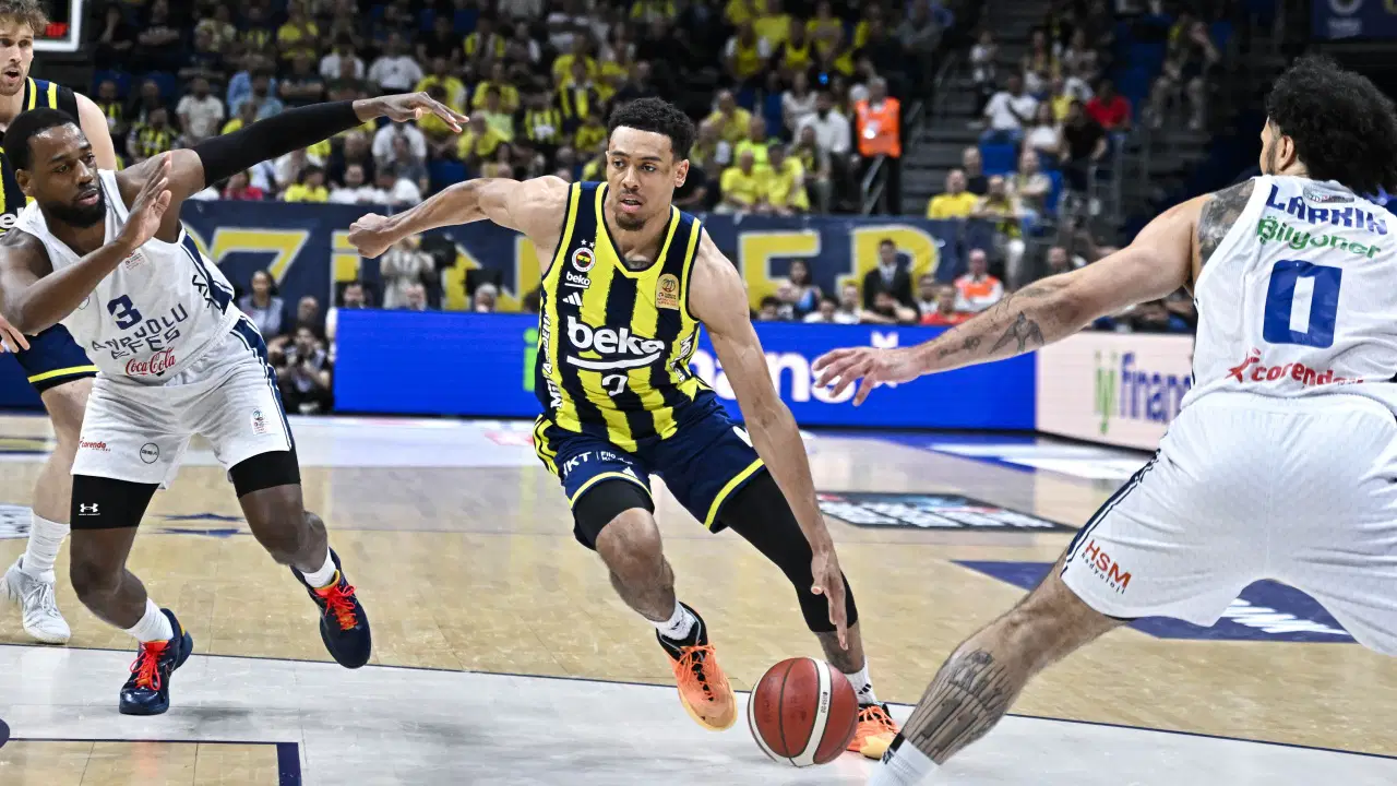 Fenerbahçe Beko seride 2-0 öne geçti, finale bir adım kaldı