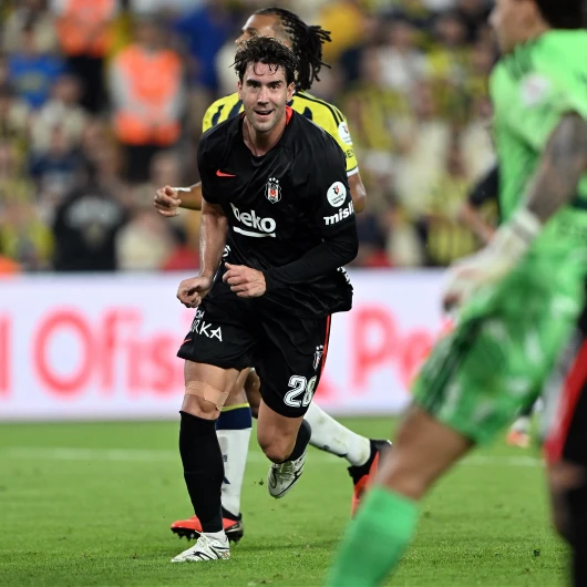 Fenerbahçe Derbide Beşiktaş'a Yenildi: Vlahovic Şov
