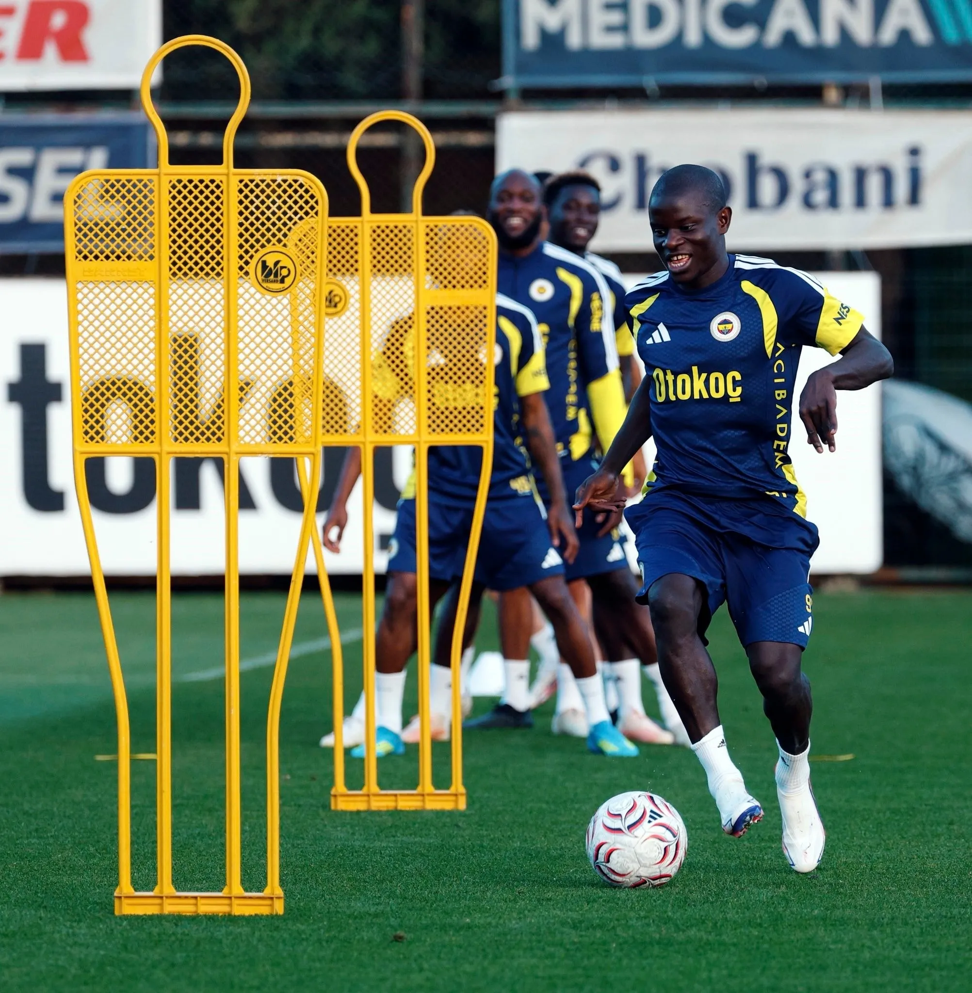 Fenerbahçe - Beşiktaş: Süper Lig'de Dev Derbi Canlı Anlatım