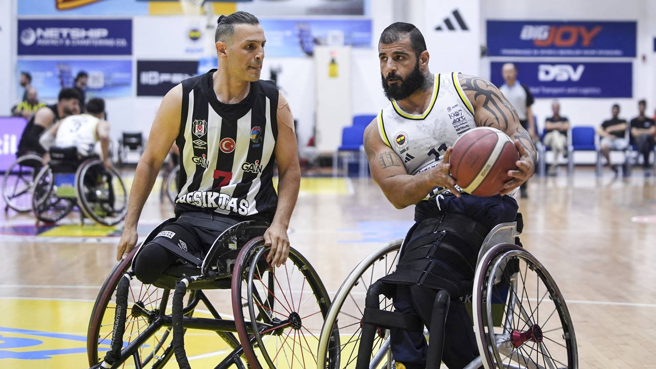 Fenerbahçe, final serisinde Beşiktaş'ı 92-70 yenerek 2-1 öne geçti