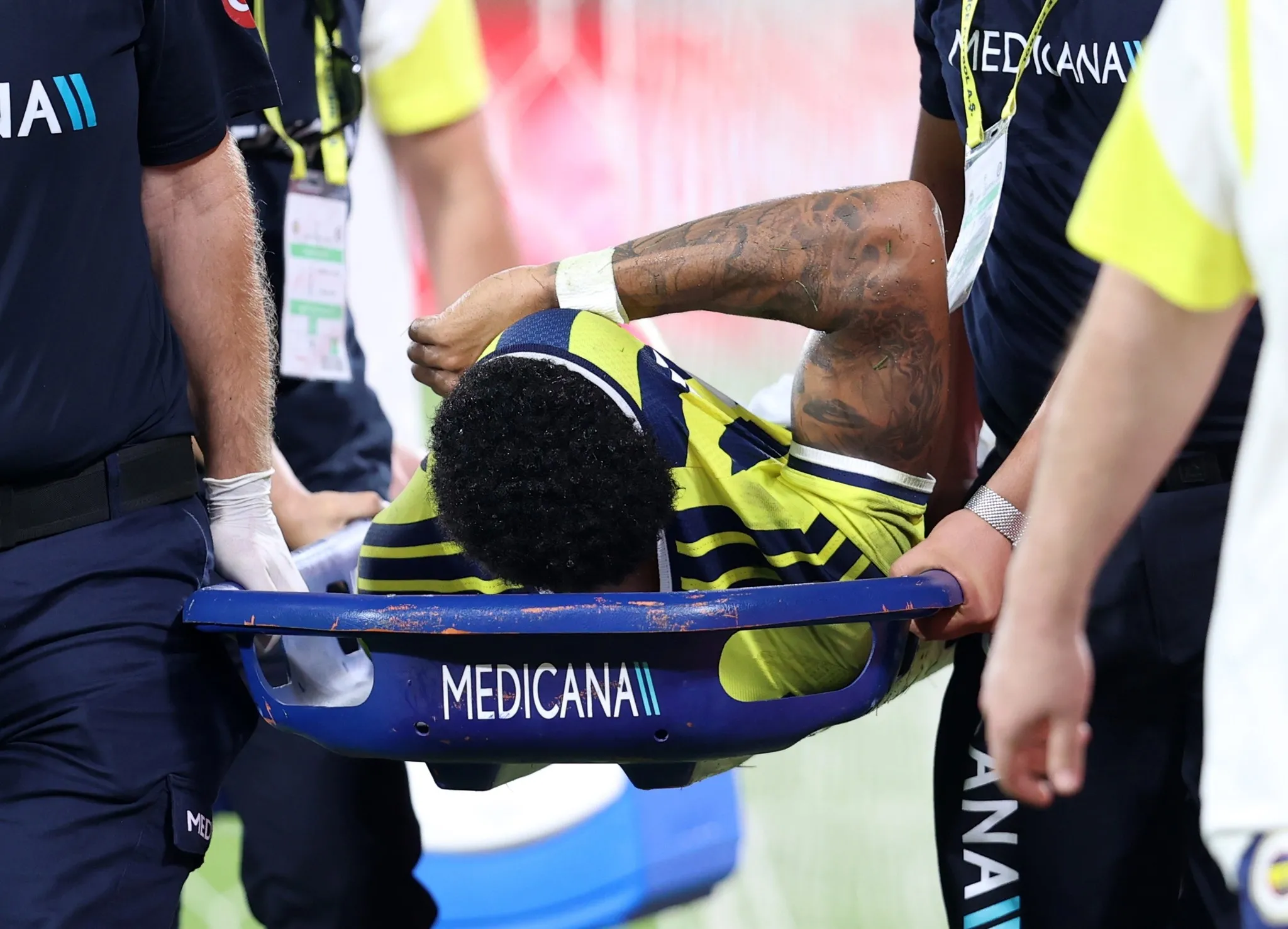 Fenerbahçe'de Oosterwolde Şoku: Kısmi Yırtık Tespit Edildi