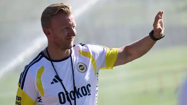 Fenerbahçe'de Dirk Kuyt'tan Transfer Sinyali: Başarıyı Biliyorum
