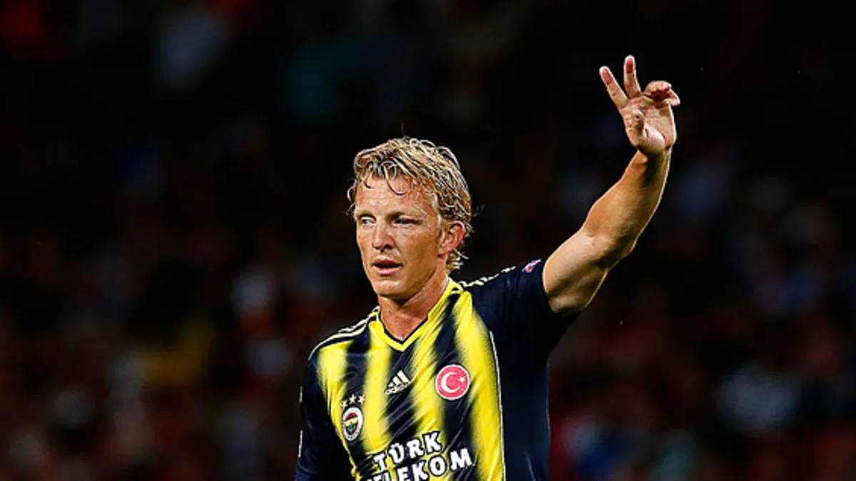 Fenerbahçe, eski yıldızı Dirk Kuyt'ı yardımcı antrenör olarak kadrosuna kattı