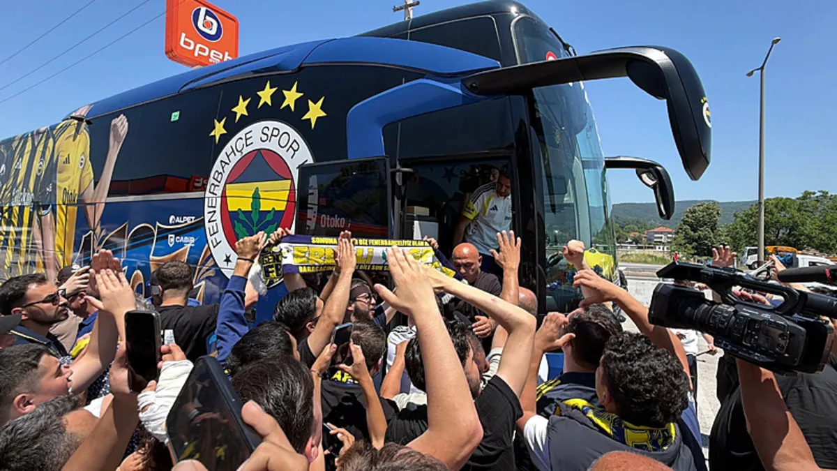 Fenerbahçe'ye Düzce'de coşkulu karşılama
