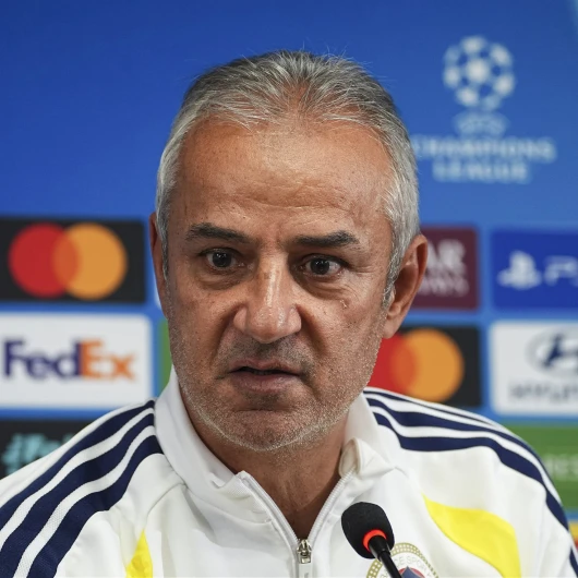 Fenerbahçe'de istifa çağrıları sonrası İsmail Kartal'dan derbi mesajı