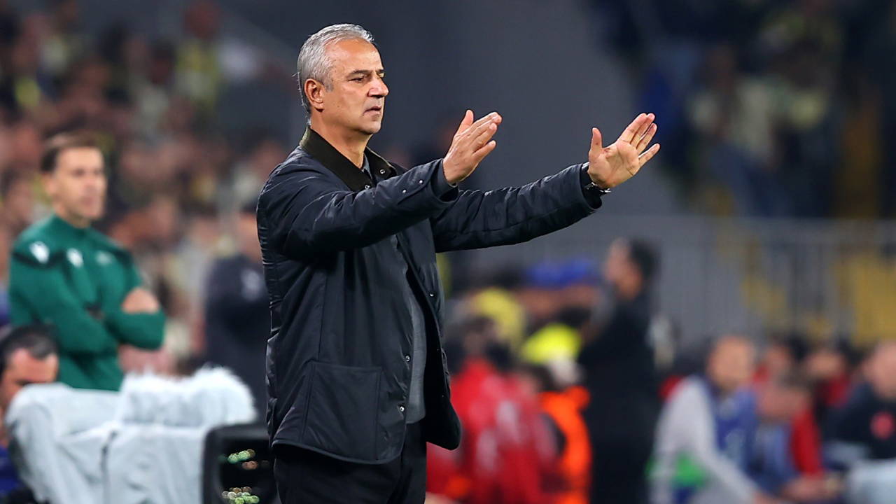 Fenerbahçe'de İsmail Kartal'a İstifa Çağrısı: Slavia Prag Beraberliği Sonrası Tepkiler