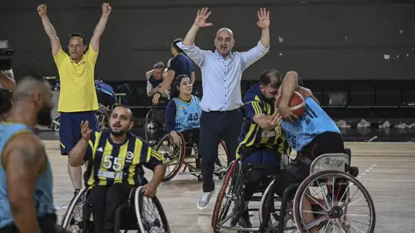 Fenerbahçe İstanbul Jet, Beşiktaş'ı Devirerek Şampiyon Oldu