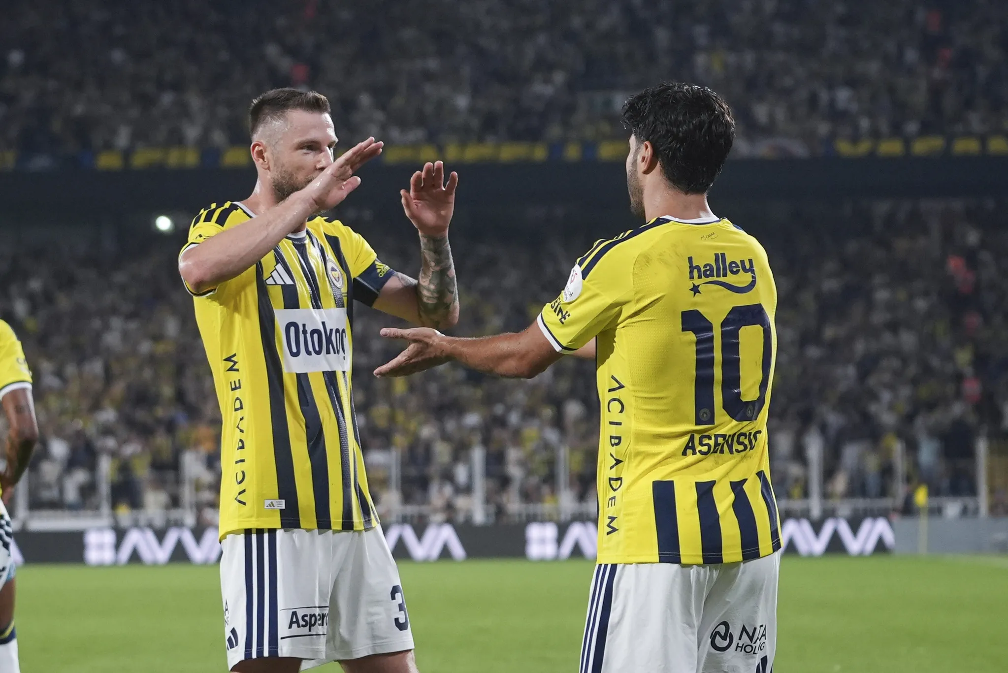 Fenerbahçe Konyaspor'u Farklı Yendi: 4-2