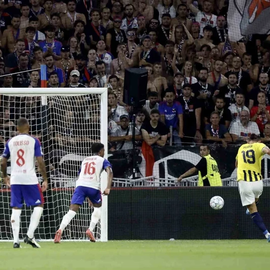 Fenerbahçe'nin Lyon'da Penaltı İsyanı: Hakem Kararı Tartışma Yarattı
