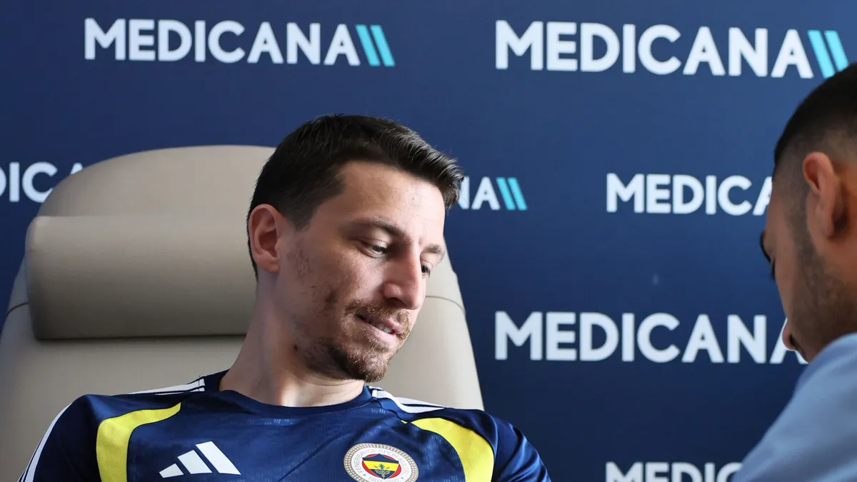 Fenerbahçe, Mert Hakan Yandaş'ın Sağlık Kontrolünü Yaptı